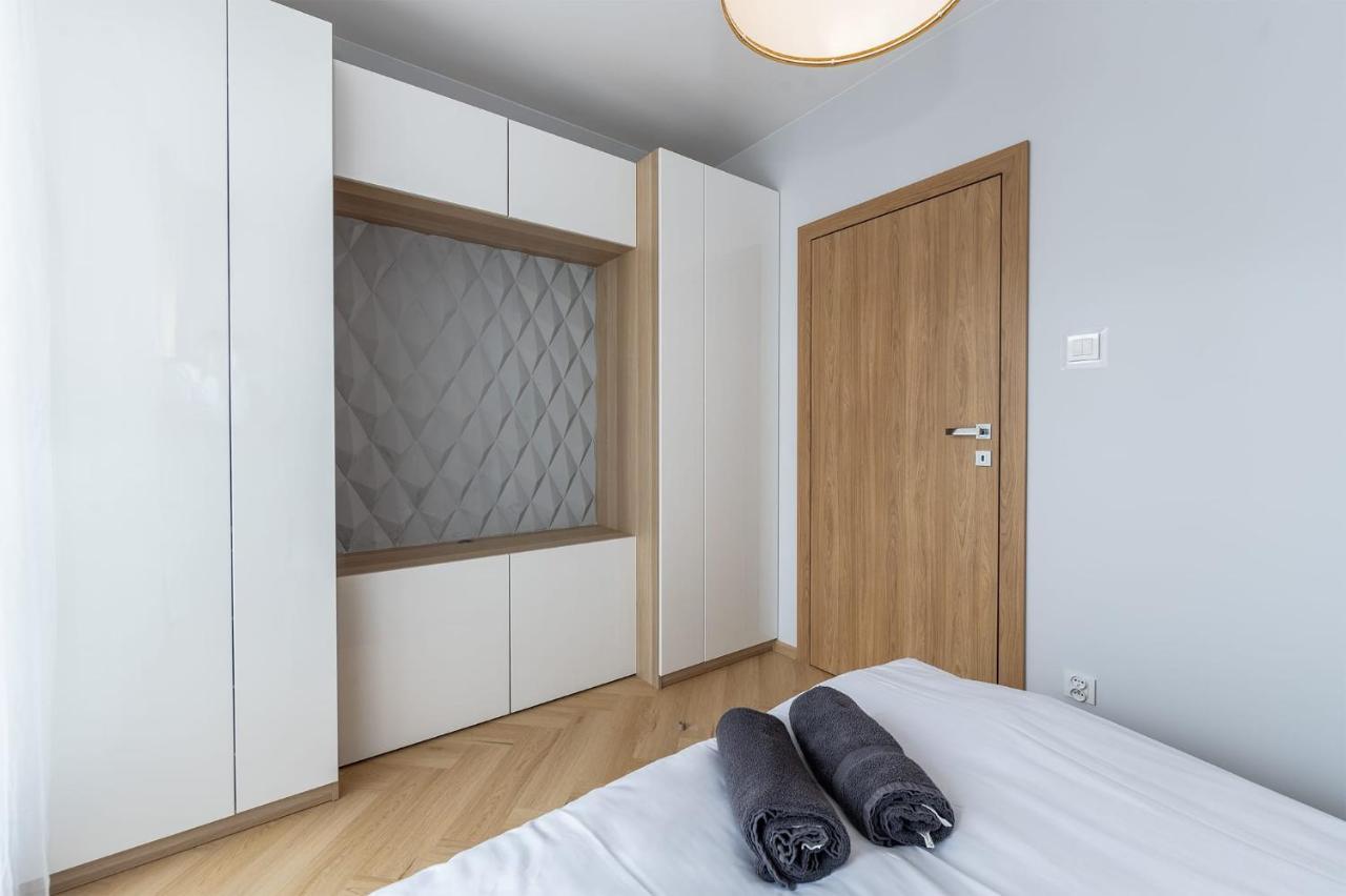 Manufaktura Z Miejscem Parkingowym Lodz (Lodz)